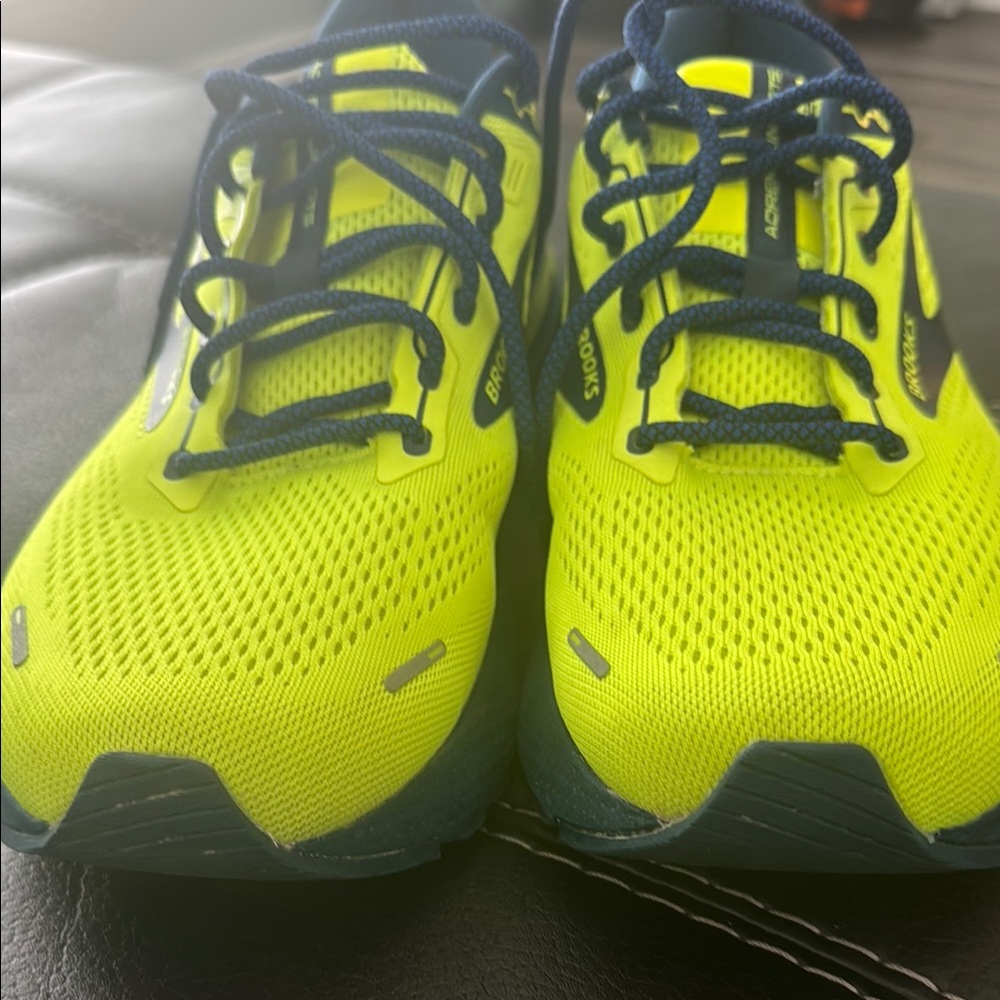 Brooks Adrenaline GTS Shoes - Bright Yellow and Dark Blue - Picture 2 of 13